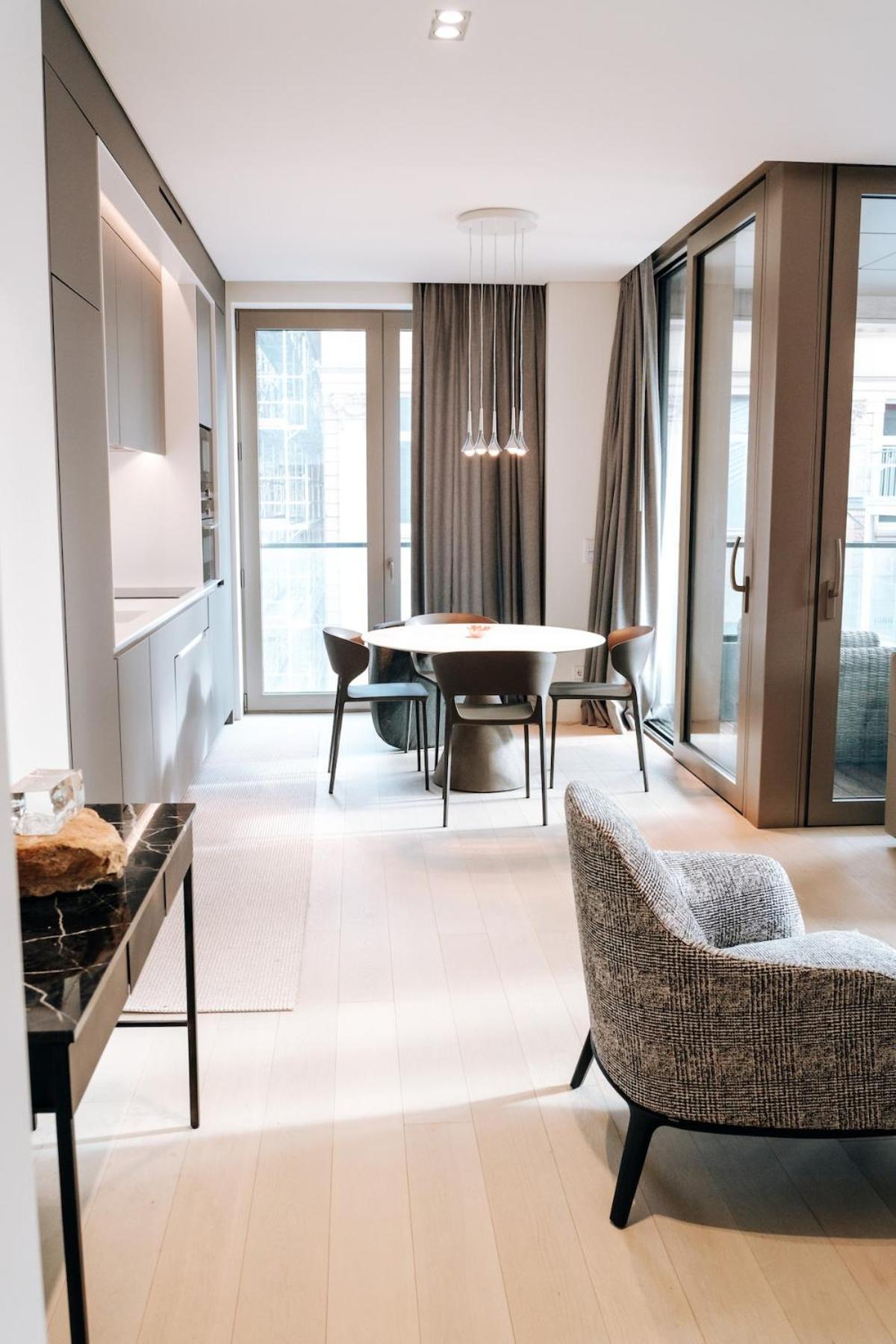Luxe - Modern & Spacious 2br With Balcony View *