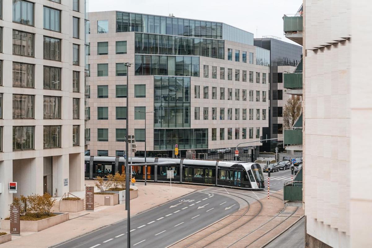 Apartamento Luxe - Modern & Spacious 2br With Balcony View Luxemburgo
